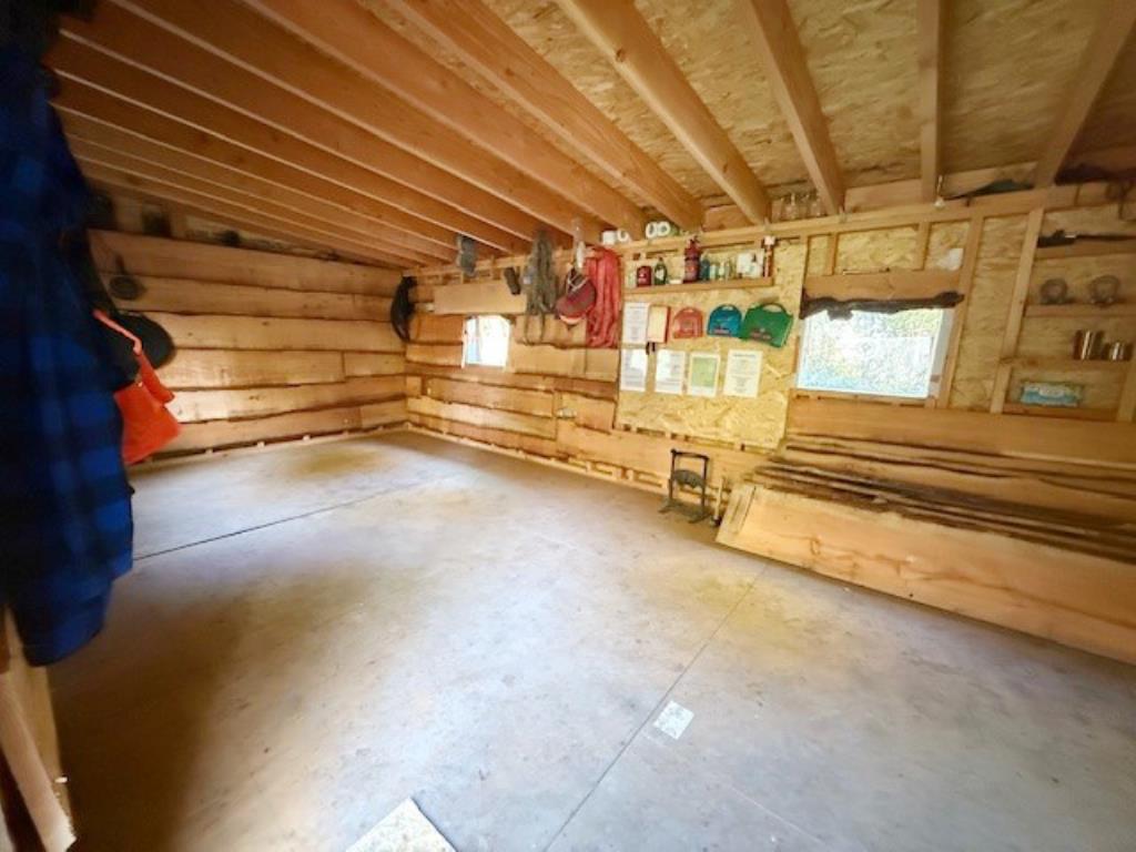 Lot: 48 - WOODLAND AND FORESTRY BUILDING - Other view of interior showing two further windows